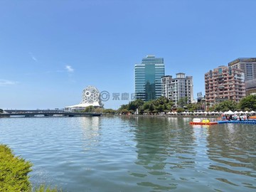 【愛情河左岸】 邊間三陽台★眺望河景3房平車｜高雄市前金區河東路