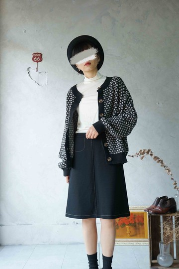 尋寶古著-日本製old england黑色虛線裝飾毛料五分裙