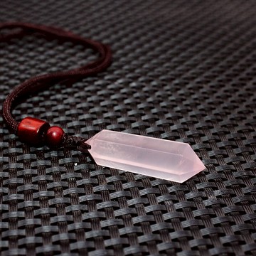 水晶原石占天然粉晶六棱柱吊墜靈擺水晶女士禮物項鏈卜飾品