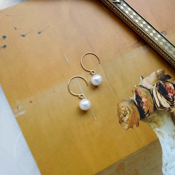 克卜勒的日記 – 14K包金圓珍珠耳勾