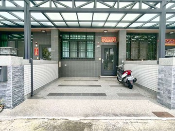 急售｜沙鹿⭐️中山路商圈｜輕屋齡臨路前院停車美別墅｜台中市沙鹿區民族路一段