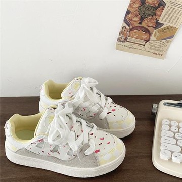 喜叔 蔓越莓白巧配色面包鞋女款低幫滑板鞋ins百搭休閑運動小白鞋