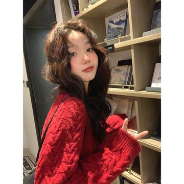 紅色過年戰袍短款毛衣上衣女2026年春季新款麻花圓領慵懶風針織衫