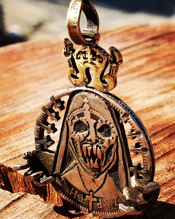 硬幣改造吊墜 (鬼修女)