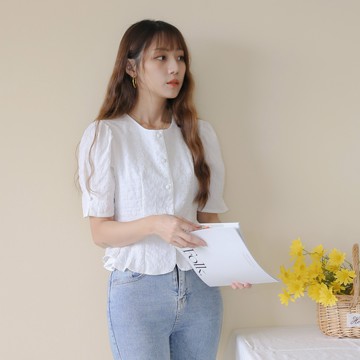 【Our Studio】浪漫優雅壓花排釦澎袖上衣 白色 黑色(現貨)