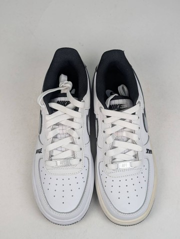 微瑕疵-左腳中底泛黃後跟破皮 DO3809-101 3.5Y Air Force 1 LV8 GS "White Wolf Grey" 白黑 女鞋