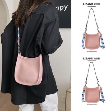 春夏季高級感純色斜挎小包包女2025新款簡約時尚百搭單肩手機包潮