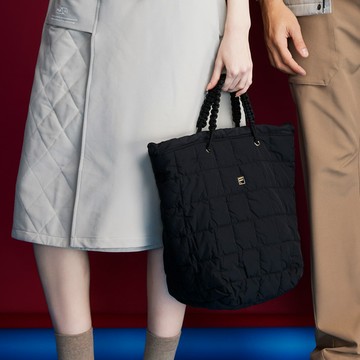 FILA 格紋鋪棉側背包-黑色 BMZ-5403-BK