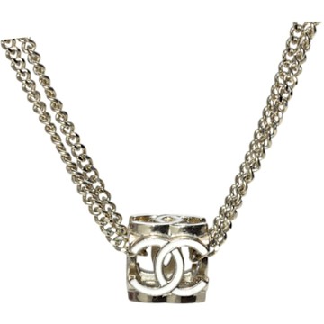 CHANEL 經典雙C LOGO白色琺瑯立體骰子項鍊(金色)