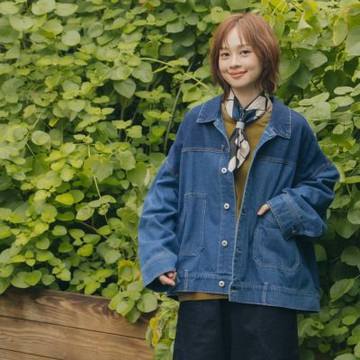 【MOSS CLUB】砂洗落肩拚色倒裝牛仔外套 藍 灰