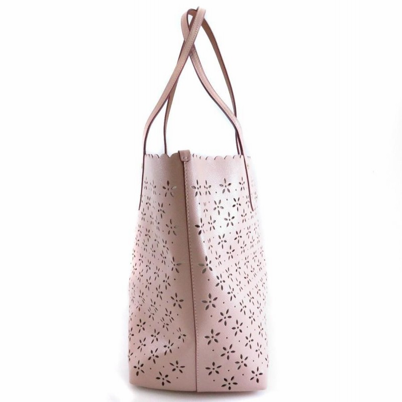 夏セール中　美品　COACH PVCレザートートバッグ　白花柄パンチング　大容量 COACH トートバッグ パンチング花柄 チャーム付 レザー ホワイト