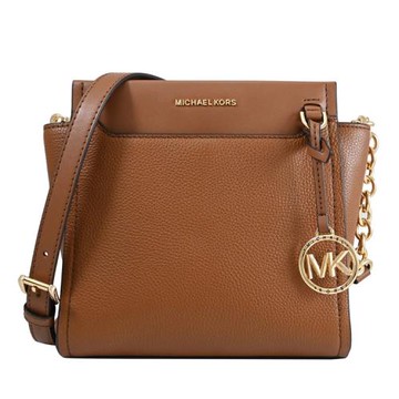 MICHAEL KORS GRAHAM 金屬LOGO荔紋款拉鍊斜背包.咖