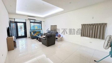 阿蓮市區生活圈｜大地坪｜超級深的邊間全新整理美透｜高雄市阿蓮區玉庫路