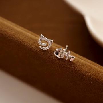 [全純銀.耳環]  貓咪愛吃魚【UME】純銀耳環 / 貼耳小耳環 / S925純銀耳環