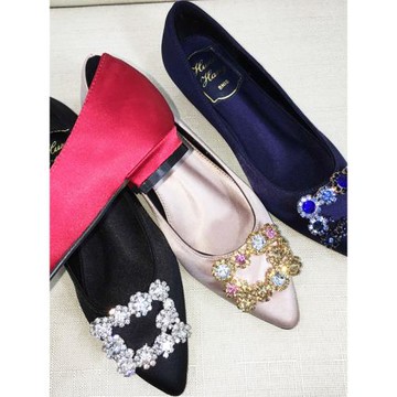 平底鞋單鞋女2025春夏款尖頭水鉆方扣舒適百搭低跟粗跟伴娘淺口鞋