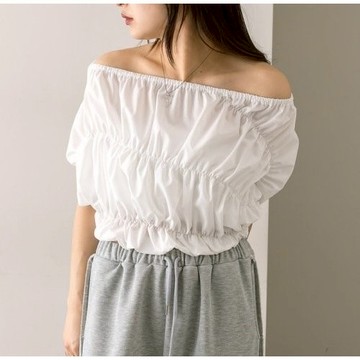 日本帶回 mystic 法式慵懶 短版上衣 修飾身形 露肩 抽繩設計 彈性材質 ¥7,590