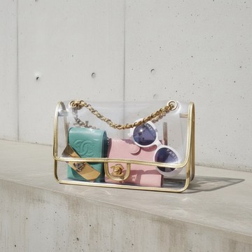 CHANEL 中古手工坊系列金色滾邊透明樹脂材質翻蓋包鍊條包 / 2008