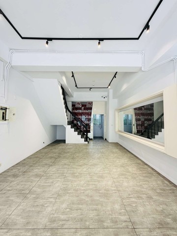 新崛商圈・新田京城｜1-3 樓精華店住｜高雄市新興區新田路