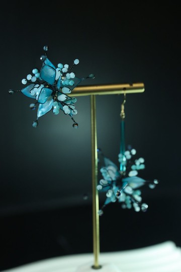 冬季聖誕系列 冰晶極光色夜闌雪花 不對稱水晶花樹脂耳環 耳勾