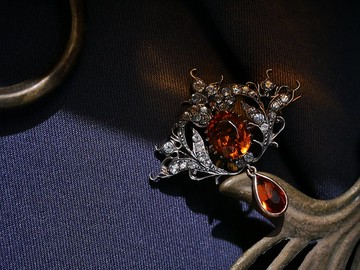 1870s 英國 維多利亞晚期 琥珀色調花型 兩用吊墜胸針