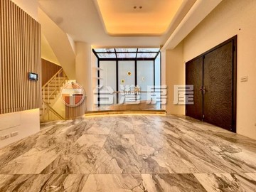 房市宜芸⛅麗湖綠景美妝電梯別墅｜台北市內湖區金湖路