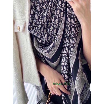 直購#方巾絲巾 圍巾披肩 圍脖 女圍巾 禮服披肩 羊毛圍巾 字母D老花圍巾 薄圍巾 旗袍披肩 高質感奢華圍巾 兩用圍巾 絲巾披-Misaki精品