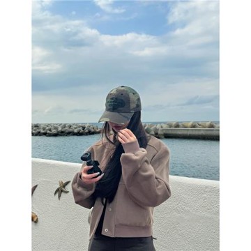 AFFLATUS BUG 靈感漏洞 雙色棒球服！立體裁剪廓形短寬女生外套