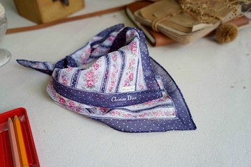 歐洲雜貨-Christian Dior少女感藍白復古壁花印花棉質古董領巾