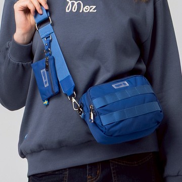 moz瑞典 駝鹿 防潑水 城市探險 斜背包(克萊茵藍)S