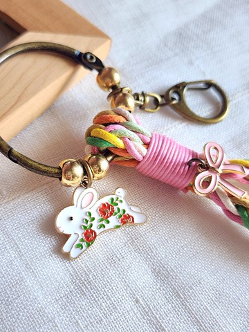 Paris*Le Bonheun。幸福手作。花花兔子。編織短款鑰匙圈