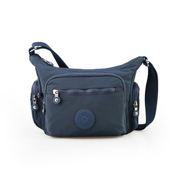 經典款休閑斜挎包舒適出游中小號布包旅行單肩包多層輕量女包