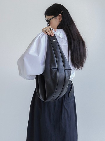 暗油黑色 3色  賽巴餃子包 大容量褶皺設計腋下單肩包 做舊水洗皮