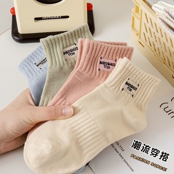 ZUCA”S - ins馬卡龍色系 字母刺繡襪 短襪 女生襪子 素色短襪 韓風 熱銷 情侶襪 可愛襪 - T-78