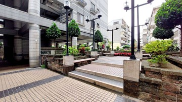 英明國中水噹噹明亮大樓+4房平車｜高雄市苓雅區英義街