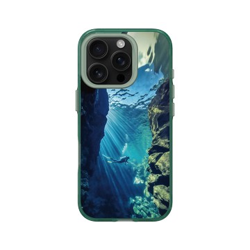iPhone 16 Pro Clear 憂墨綠 - Ocean Collection: Let's Sea 海洋系列：一路向海 - 潛行者（史費拉大裂縫）
