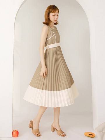 不易皺撞色圓領百褶無袖中洋裝(附綁帶)