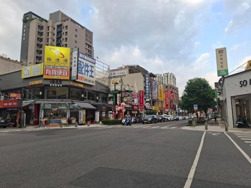 巨蛋捷運站←裕誠路上雙透天賣場建地→商四｜高雄市左營區新庄段十三小段