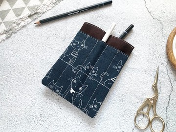 雙層口袋式筆袋。白線貓