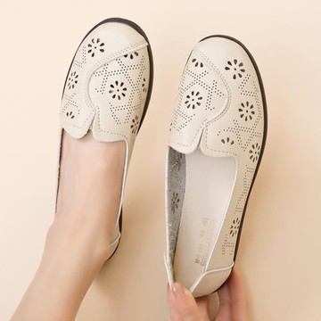 夏季媽媽鞋鏤空洞洞涼鞋中老年女鞋舒適軟底中年鞋老人奶奶皮鞋