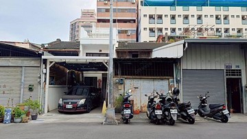 國圖園道～庭院車庫透天｜台中市南區仁義街