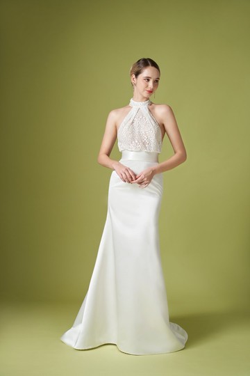 Darlene 高領蕾絲拼接緞面禮服