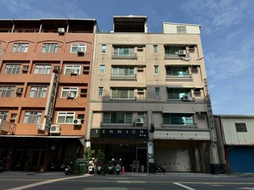前鎮鄰近輕軌衛武營生活圈輕屋齡大面寬稀有金店面｜高雄市前鎮區二聖路