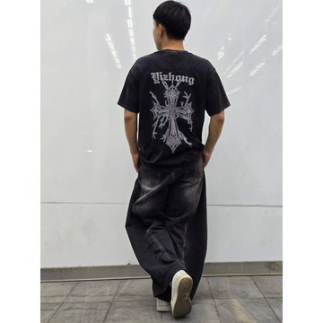 Yizhong 歌德標語重磅水洗 T