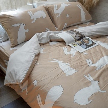 棉床本舖｜獨家插畫x蹦蹦兔-咖 ❱ 60s精梳棉-床包 - S1單人床包組/含枕套