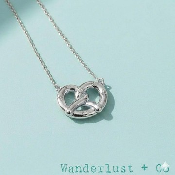 Wanderlust+Co 澳洲品牌 立體幸運扭結項鍊 鑲鑽蝴蝶脆餅銀色項鍊 Pretzel