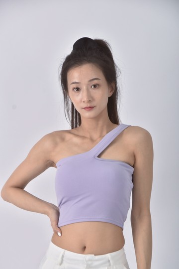 (S) 【安于晴Charlene私服】air space質感修身短版單肩紫色上衣