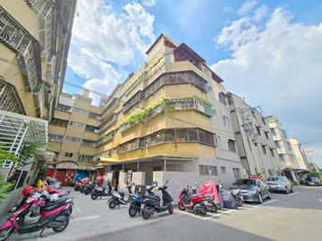 近文山特區健身超大空間公寓5F+頂加(大4房露臺)｜高雄市鳳山區北忠街