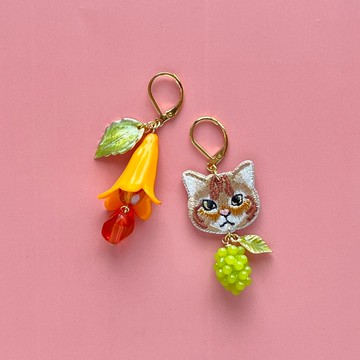 專注凝視著你的貓咪「コロ介」耳飾