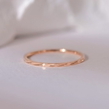 【MARIGOLD】[鈦鋼]星點不滅細款菱格戒指-玫瑰金/銀