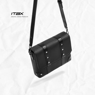 男士包包小眾設計感橫款男包休閑通勤高級感時尚單肩斜挎包郵差包